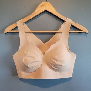 Evelyn & Bobbie Bra Sz S The Evelyn Seamless Wirefree Sand Color Nude Smoothing